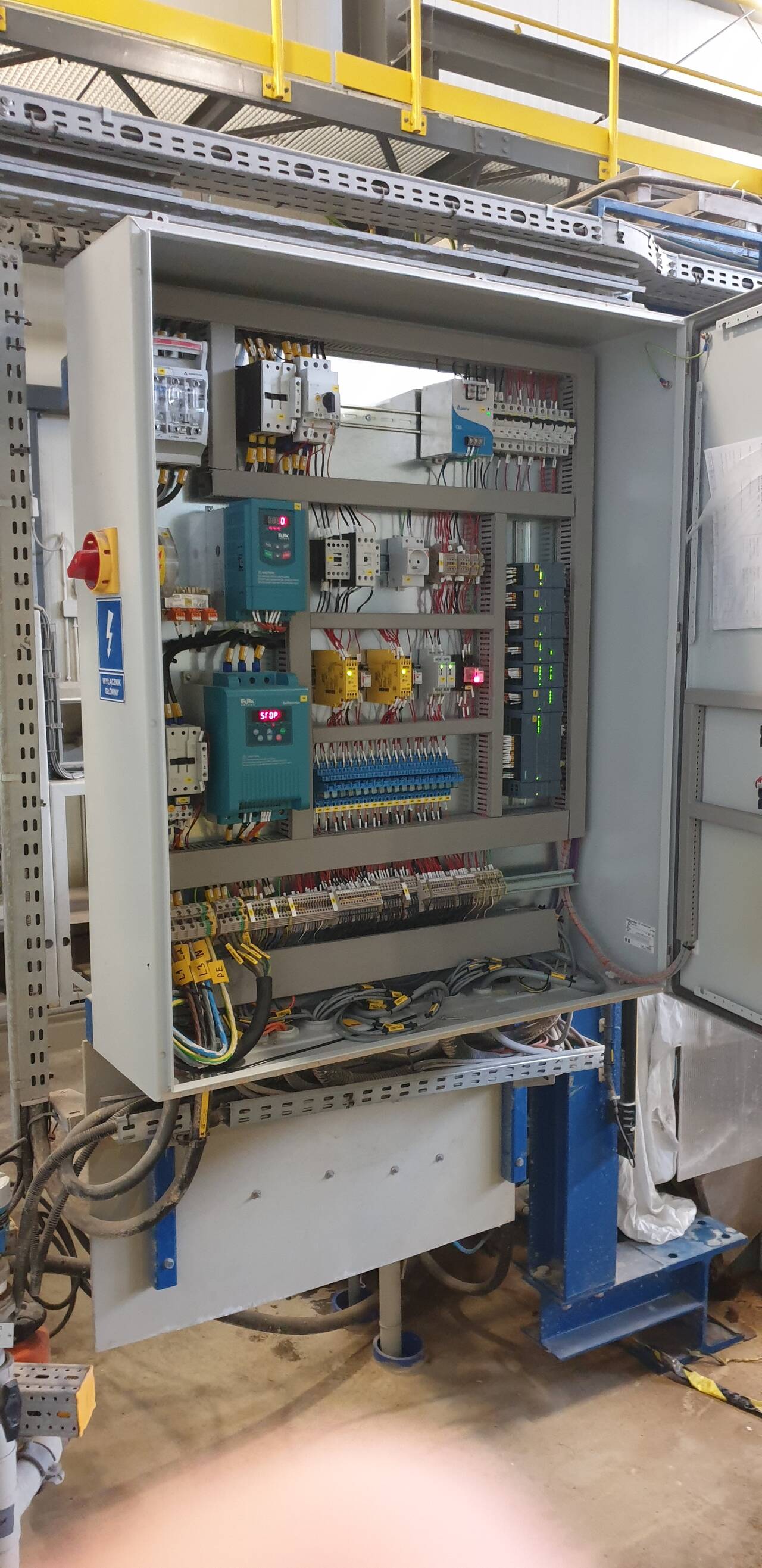 public/media/realizacje/szafy/szfy sterownicze (5)